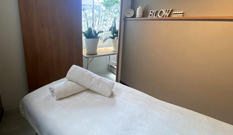 「Double Rainbow」内サムブロウケアルーム風景